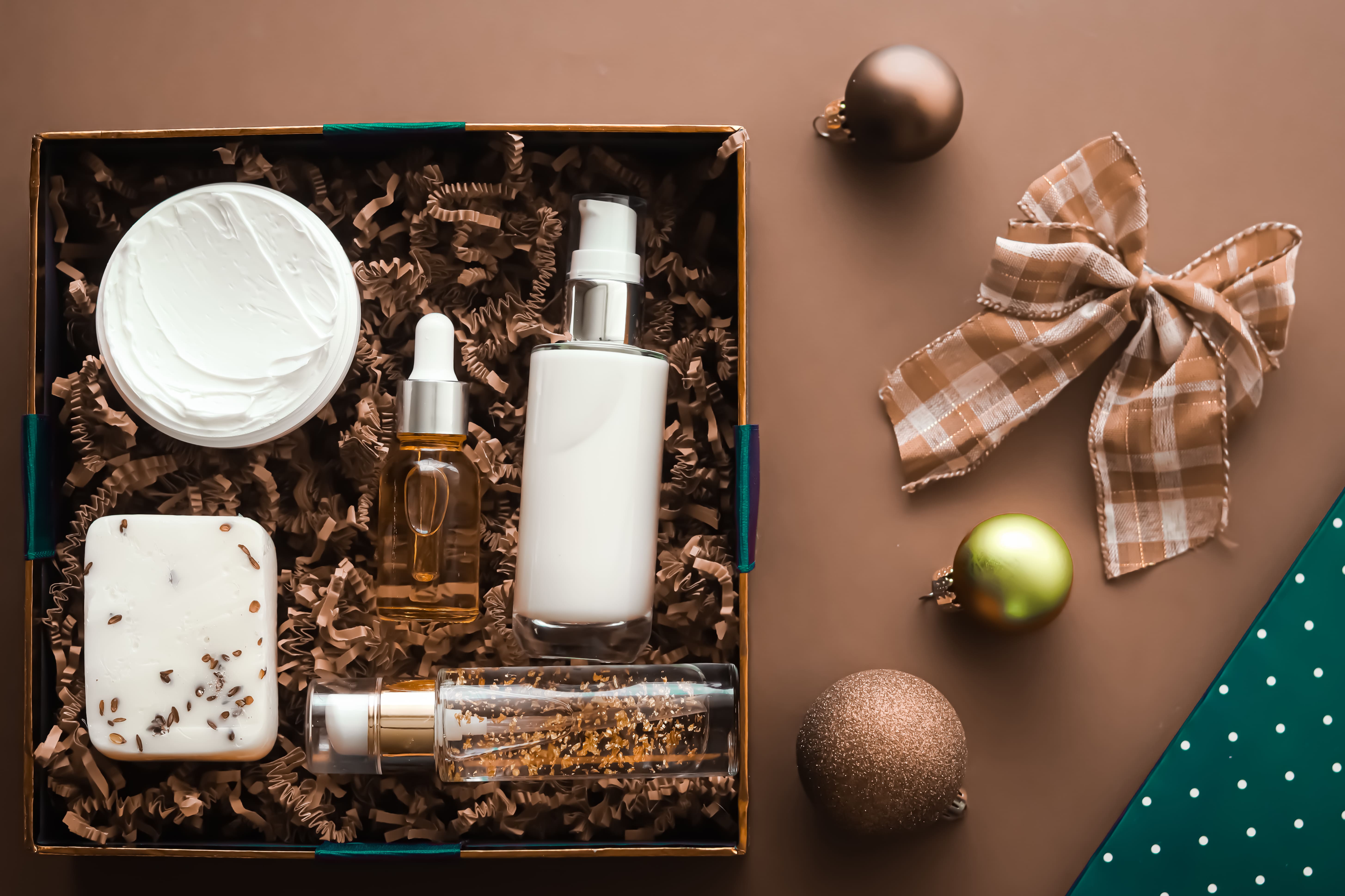 Phantom gift set with perfume and accessories